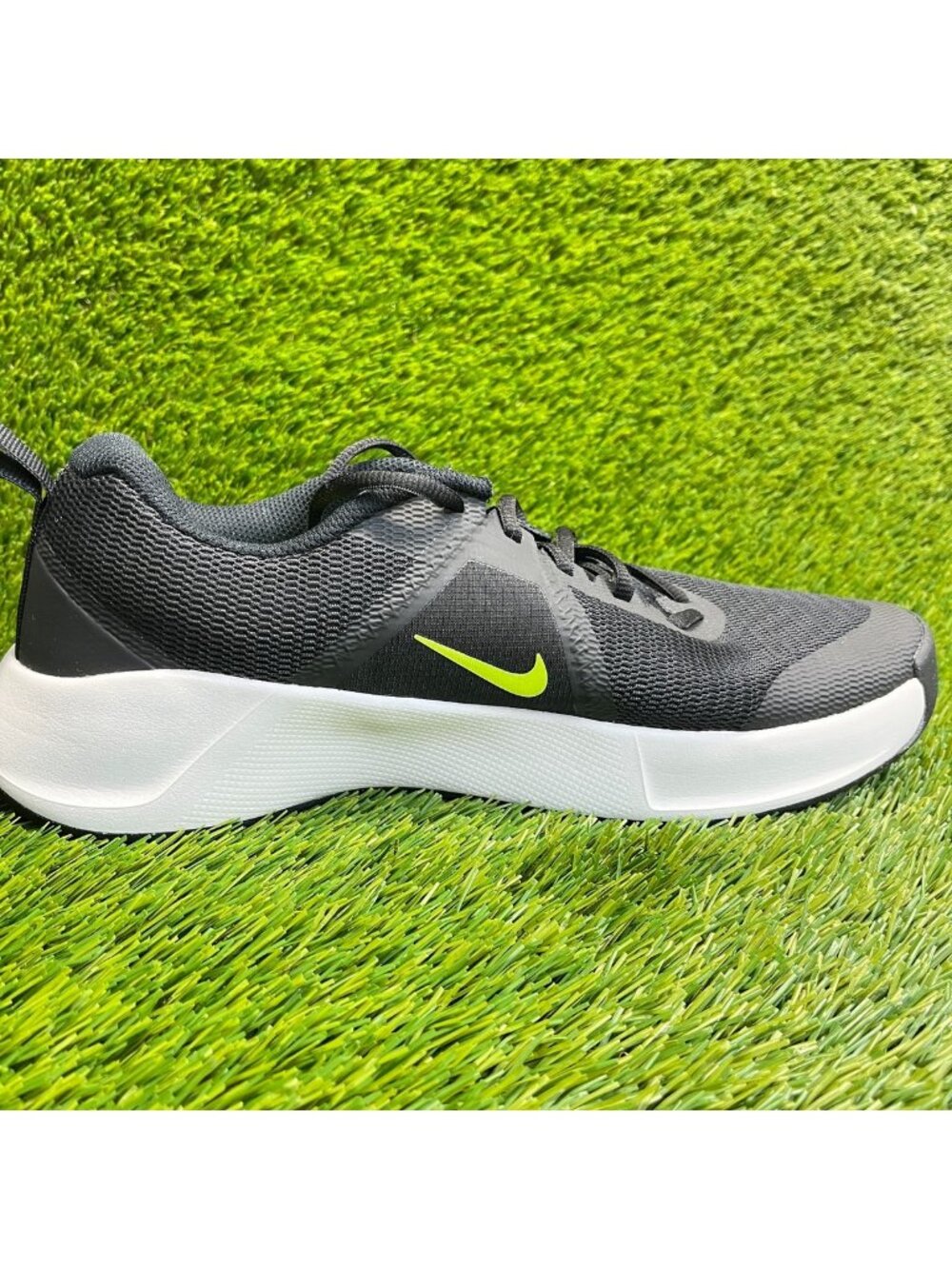 Nike MC Trainer 3 Mens Size 11.5 Black Volt Running Training Shoes Sneakers - Picture 4 of 10